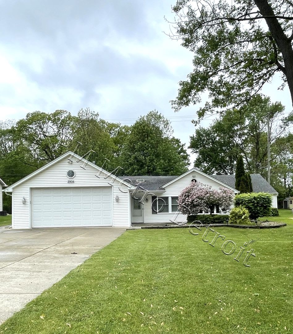 SPACIOUS RANCH in ROCHESTER HILLS