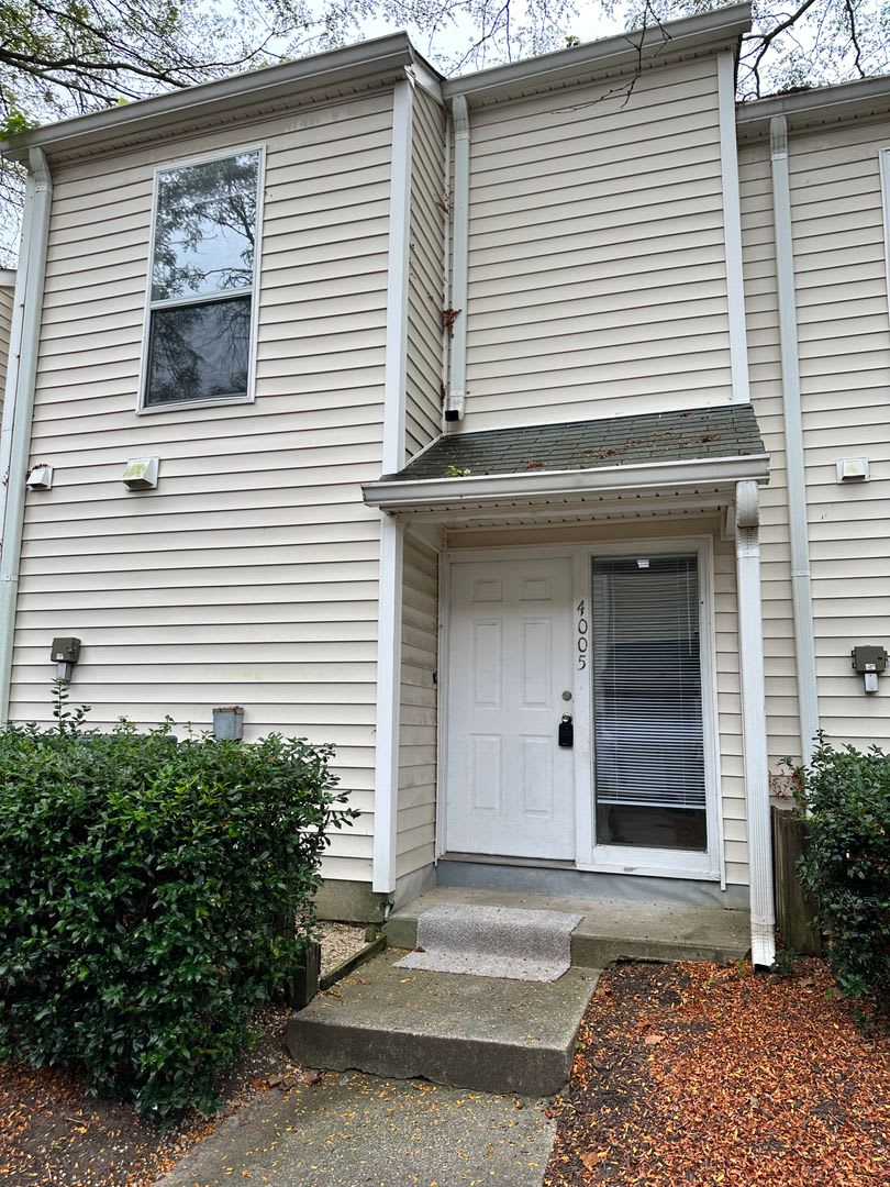 2 bedroom townhouse in The Midlands! Available November 2025!