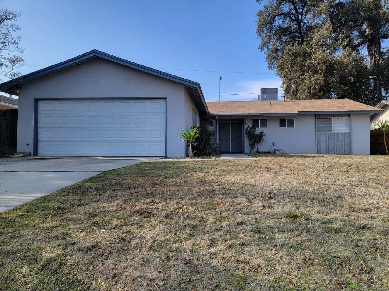 Cozy Southwest Visalia home off of Demaree and Tulare