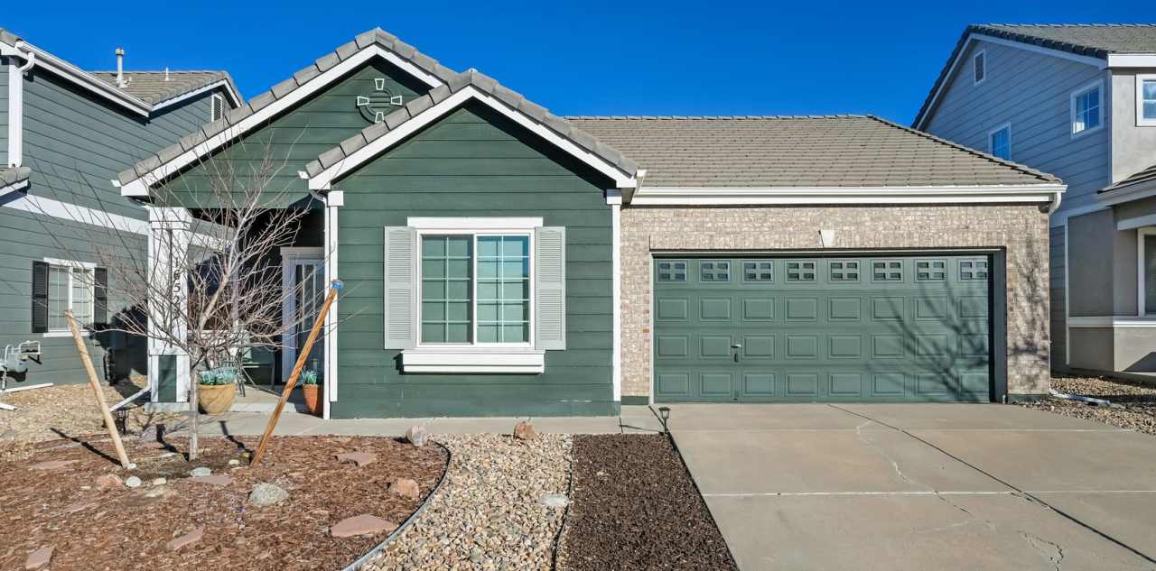 Bright  Airy 3 Bed/2 Bath with Attached Garage