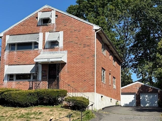 121 Pinehurst Avenue