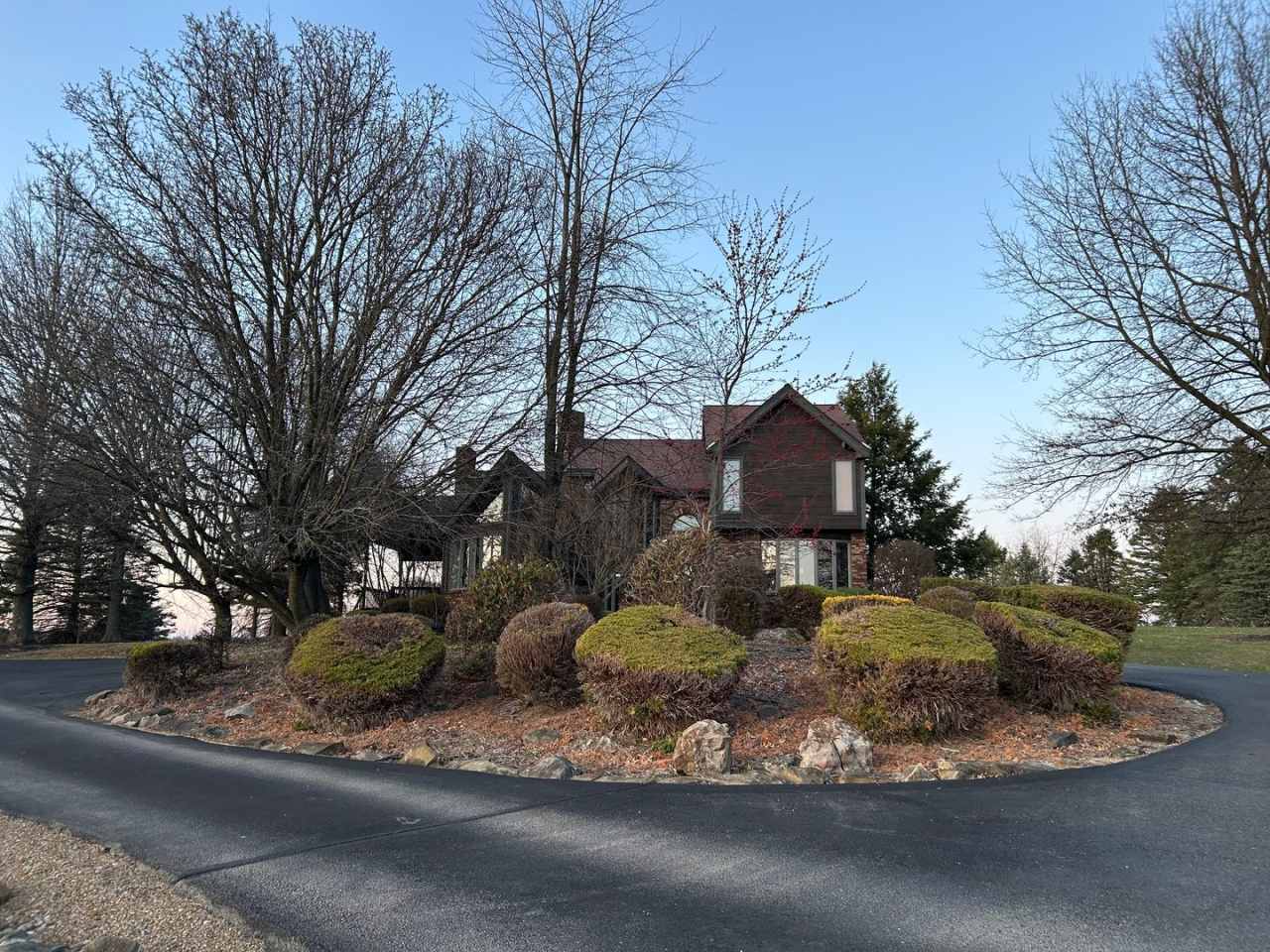 Privacy on 4 Acres -- Enjoy Daily Serenity and Relaxation after the US Open