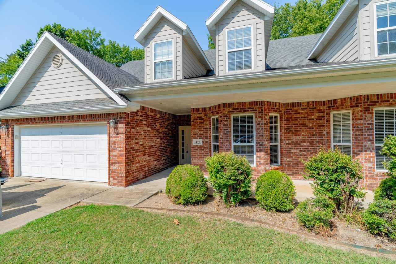 Beautiful  spacious 4 Bedroom condo w/fenced yard!