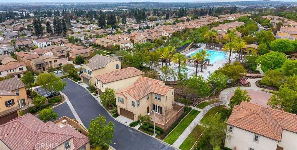 2952 E Walking Beam Place