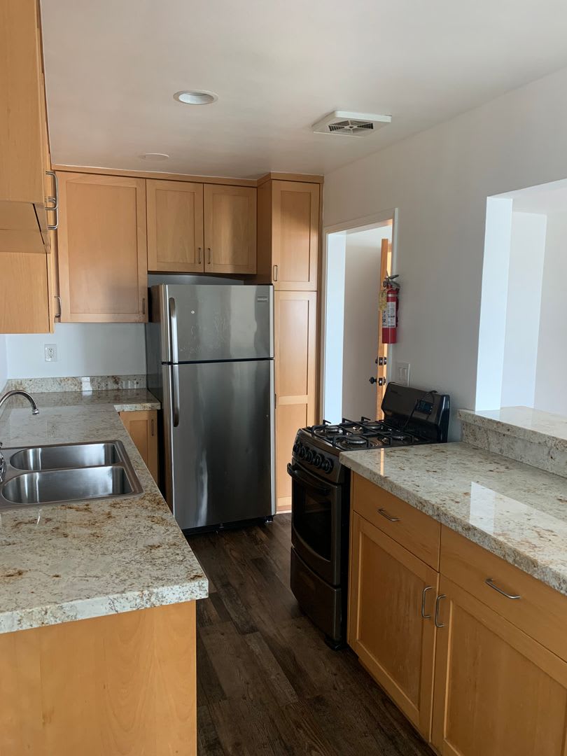 Live Your Best Life in the Heart of Hillcrest: Stylish One-Bedroom Suite Awaits You!