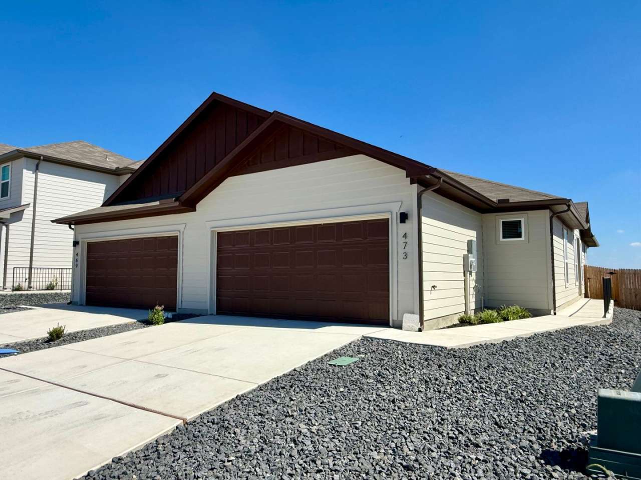 Want luxury living in the Far West ...Look no further...Amanda Park is it!