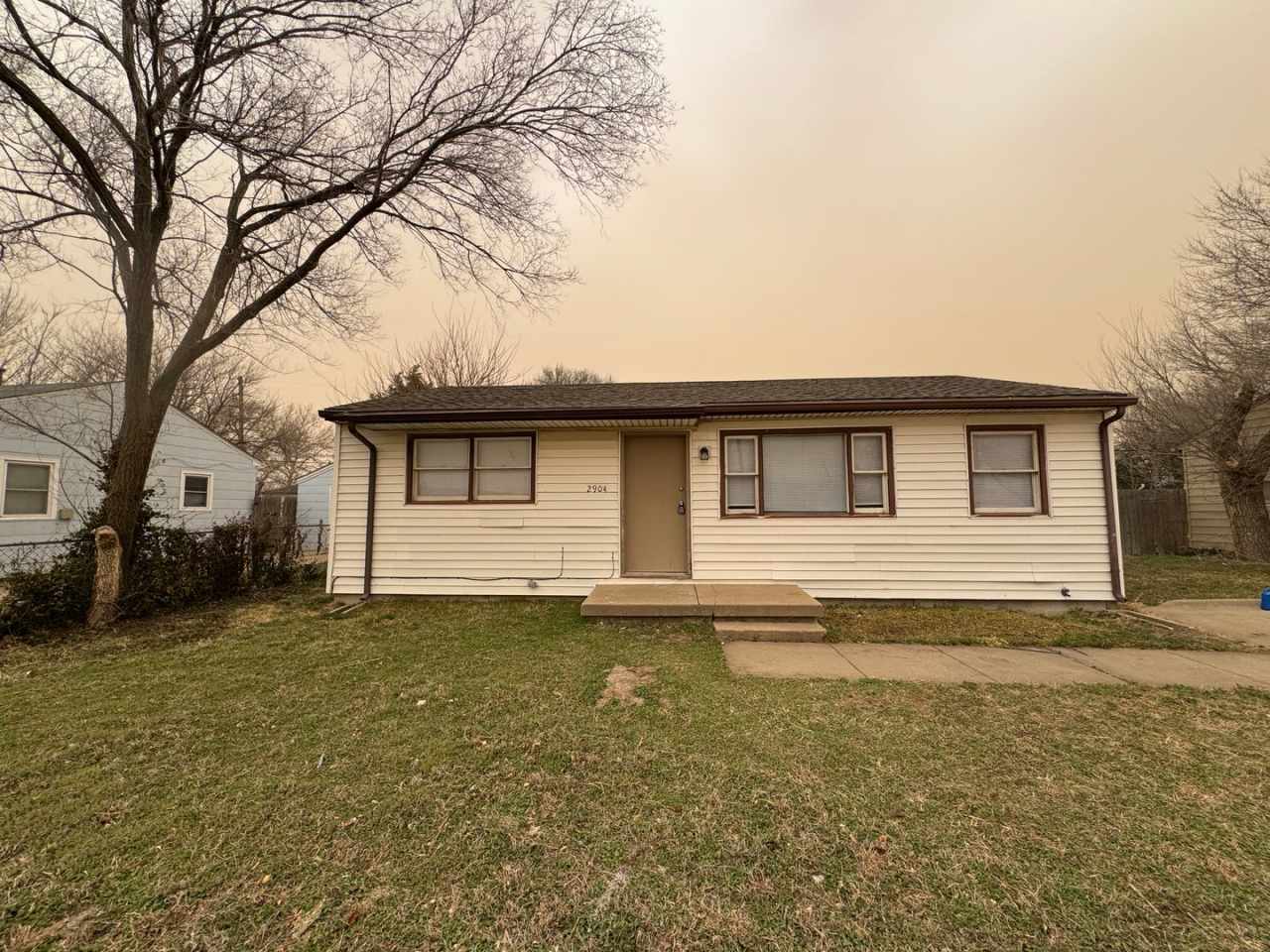 $950 - 3 bed 1 bath - Single Family Home