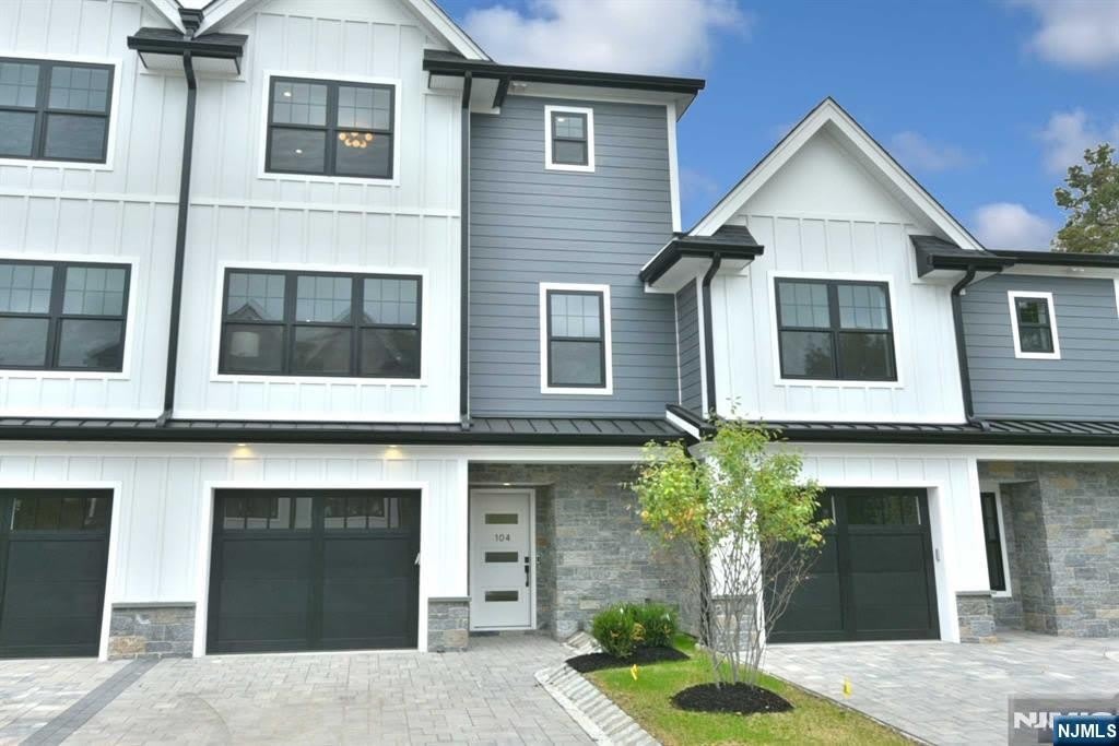 120 Collignon Way 120