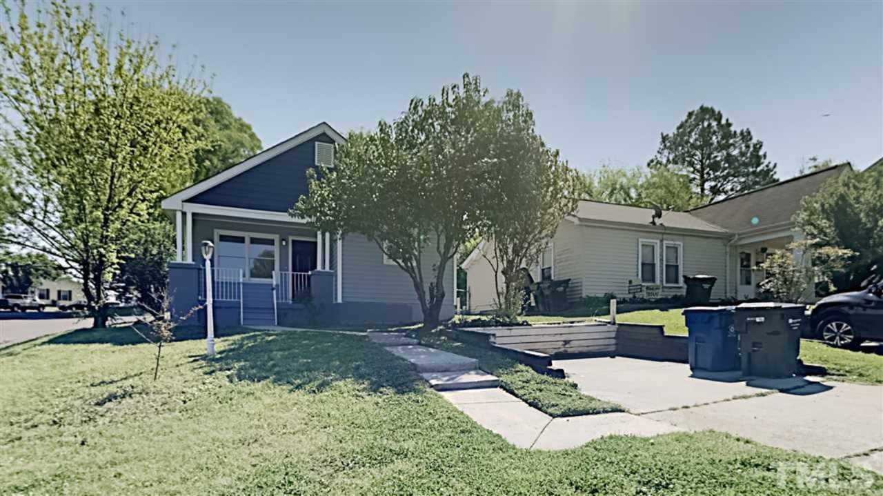 **Cozy Updated Bungalow near Downtown Durham**