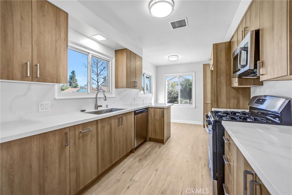 20432 Gresham Street