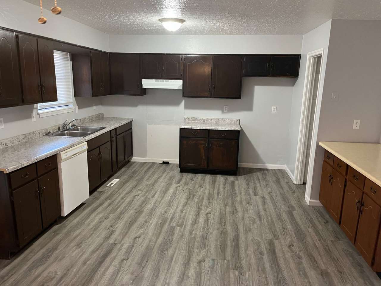 Cozy 3 Bedroom 2 Bathroom Townhouse