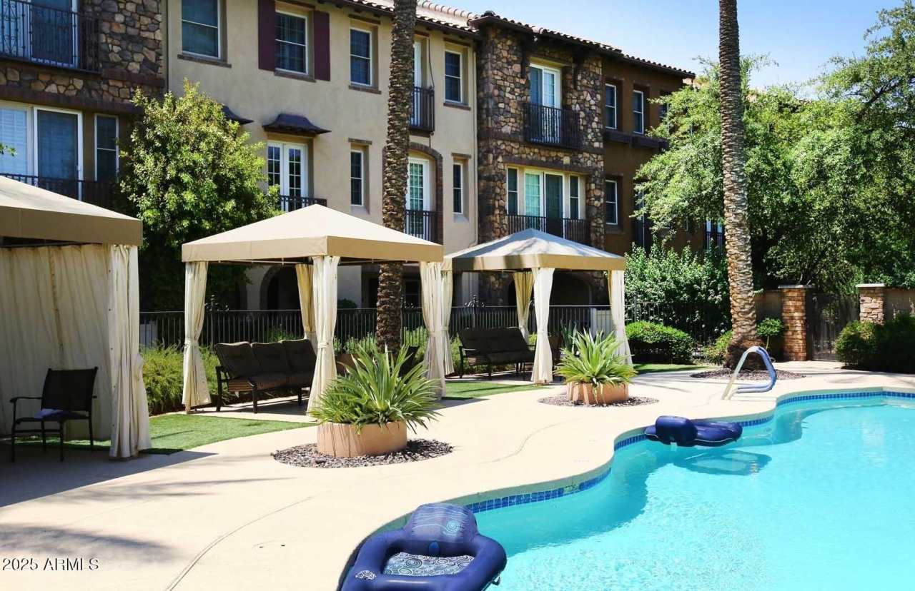 2440 E MONTECITO Avenue