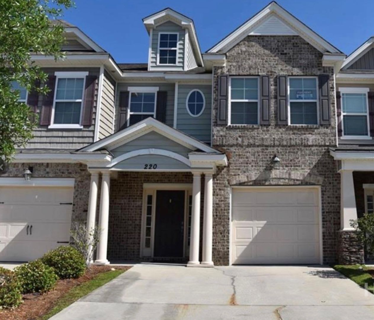 Townhome fresh paint and new carpet! Won't last long!