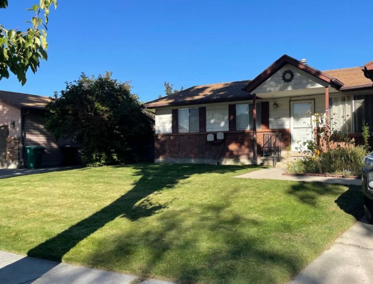 Ideal Location; Three Bedroom Home in Murray