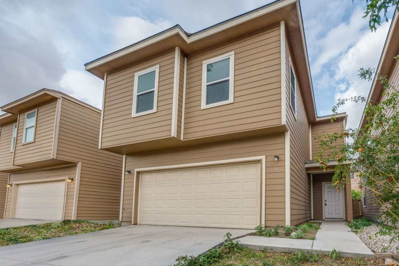 3-BEDROOM TOWNHOME IN NORTH SHEARER HILLS