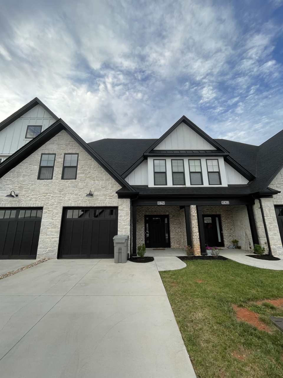 1043 North Westyn Loop