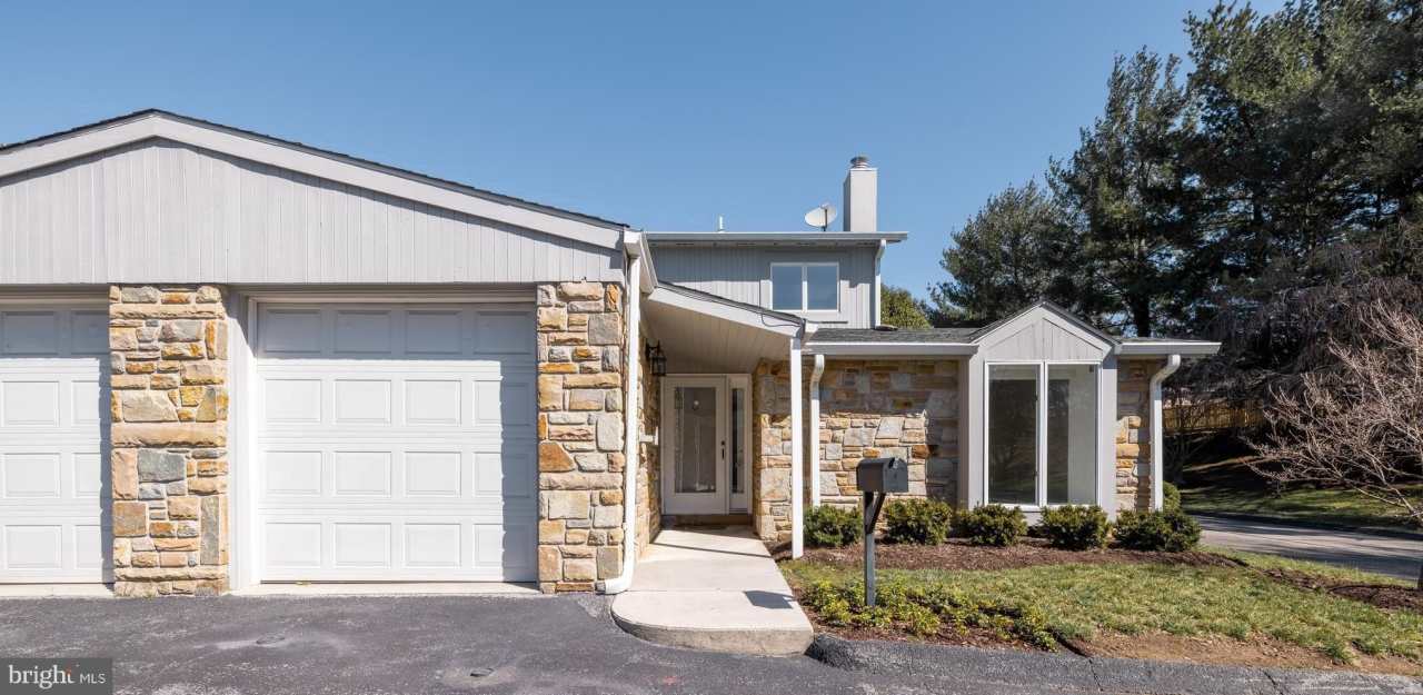 22 STONE MANOR unit: 22