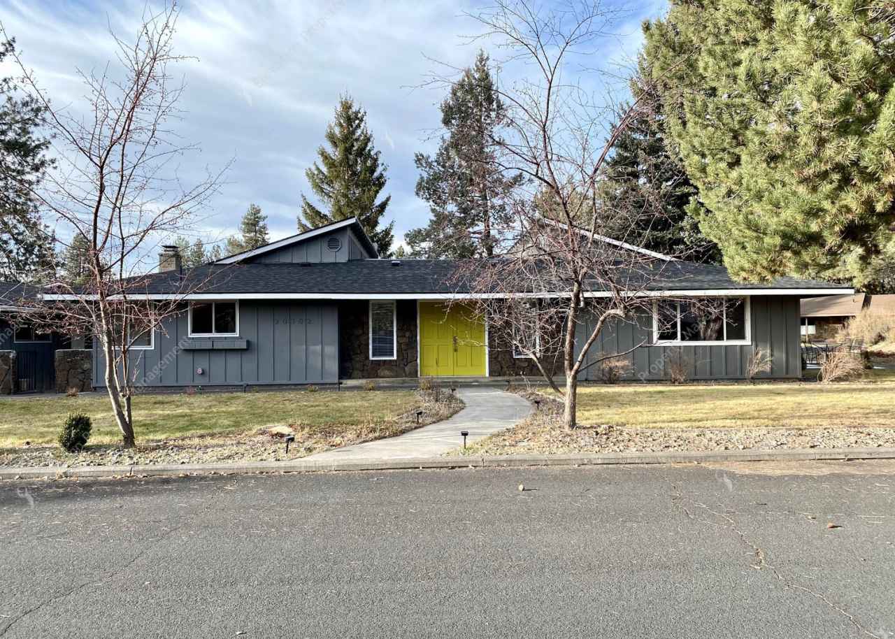 Mid-Century Modern Courtyard Gem in the Old Farm District