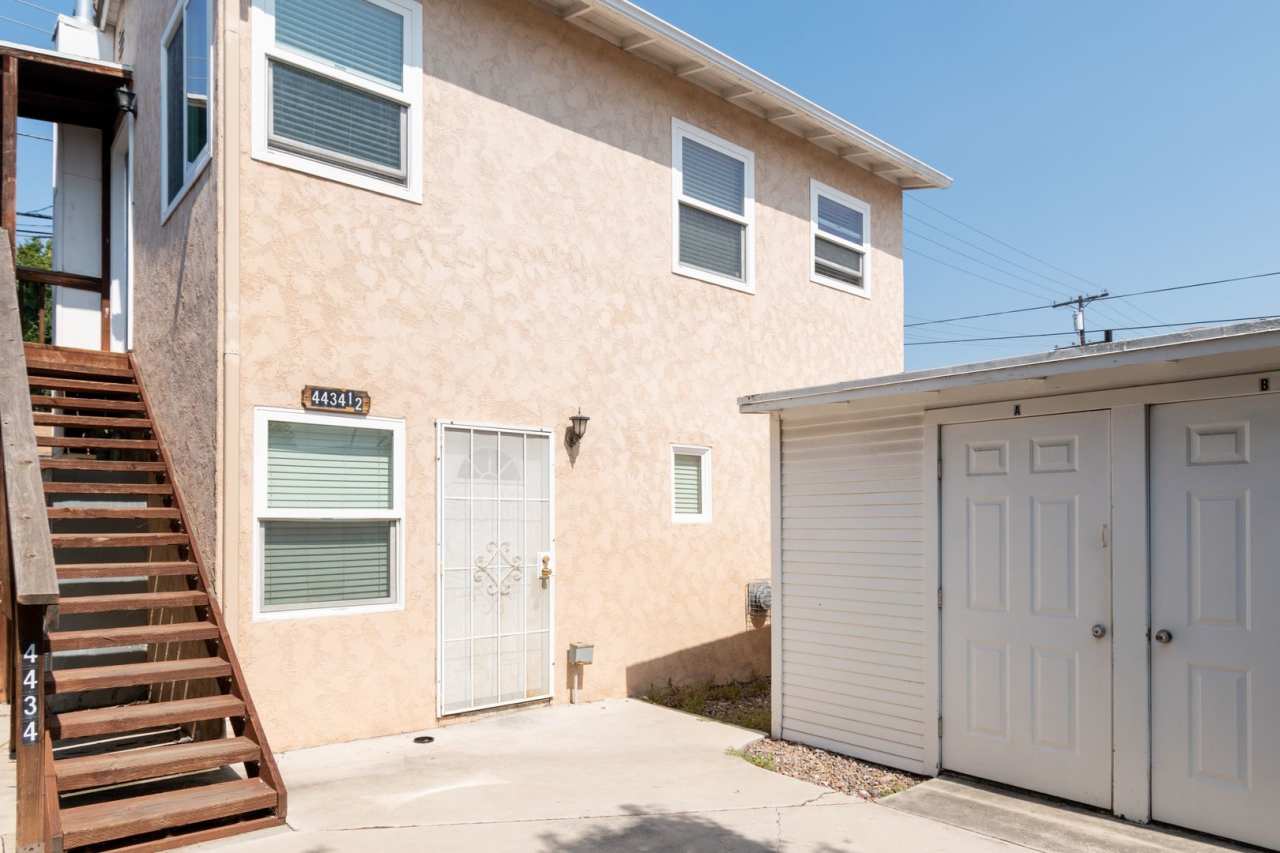 Nice 2 bedroom, 1 bath Apartment with Storage