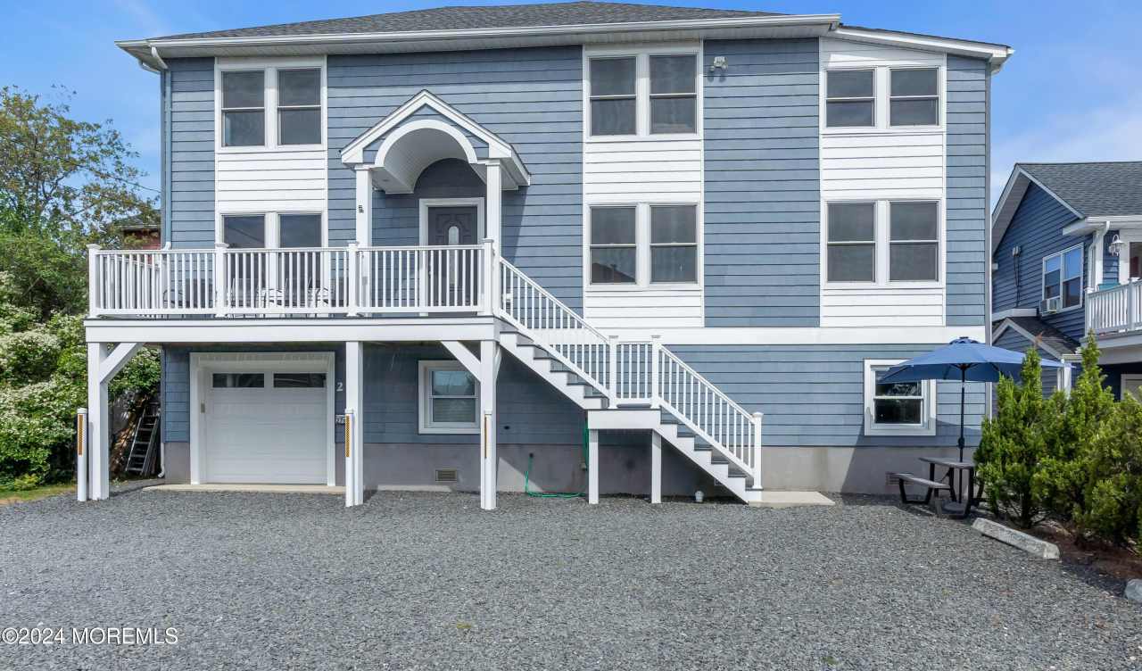 27 Arnold Avenue unit: Rear