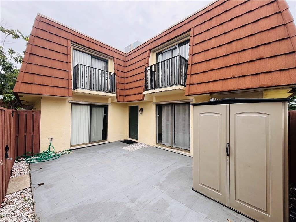 5201 Cedarbend Drive unit: 2