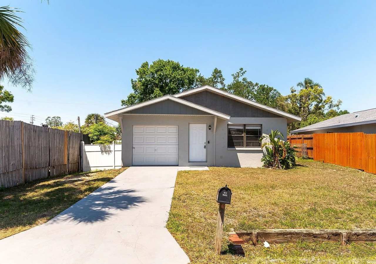 Pet Friendly - Sarasota 3 Bedroom Home