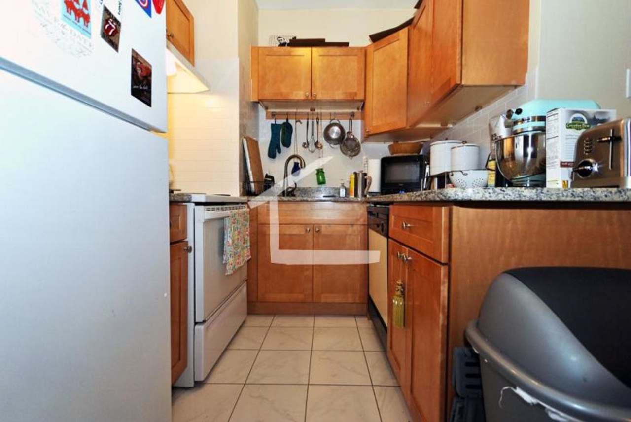 Nicely renovated 2 bedroom unit in Brookline.