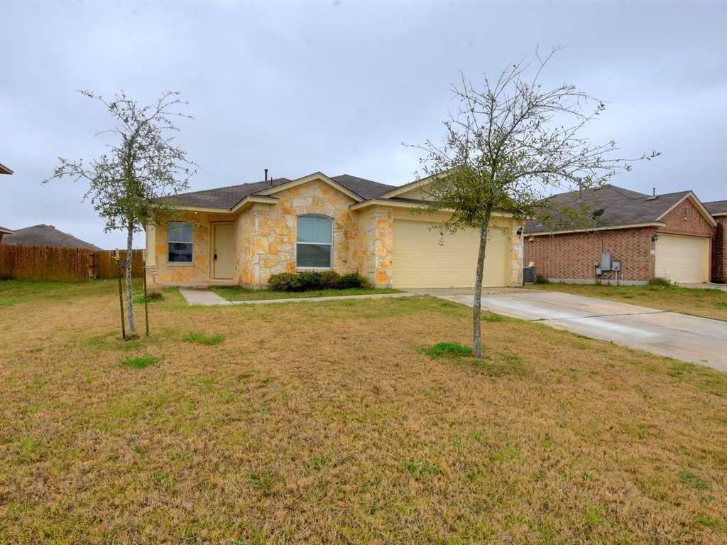 BEAUTIFUL 4 BEDROOMS / 2 BATH HOME IN HUNTER'S CROSSING