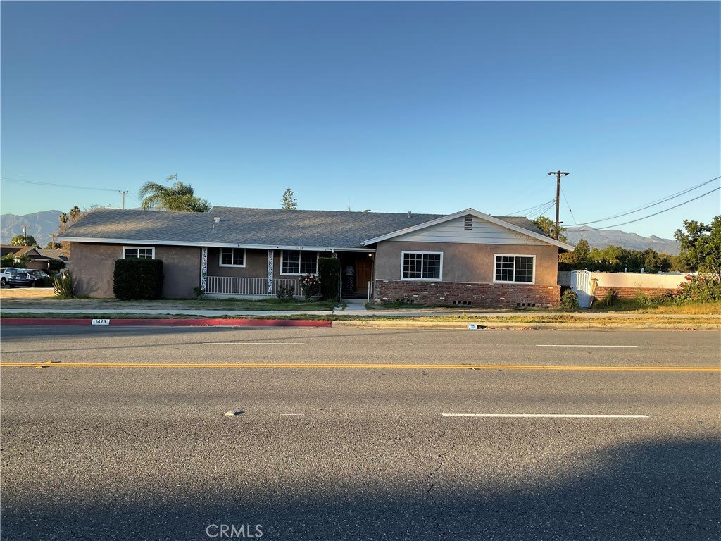 1429 E Merced Avenue