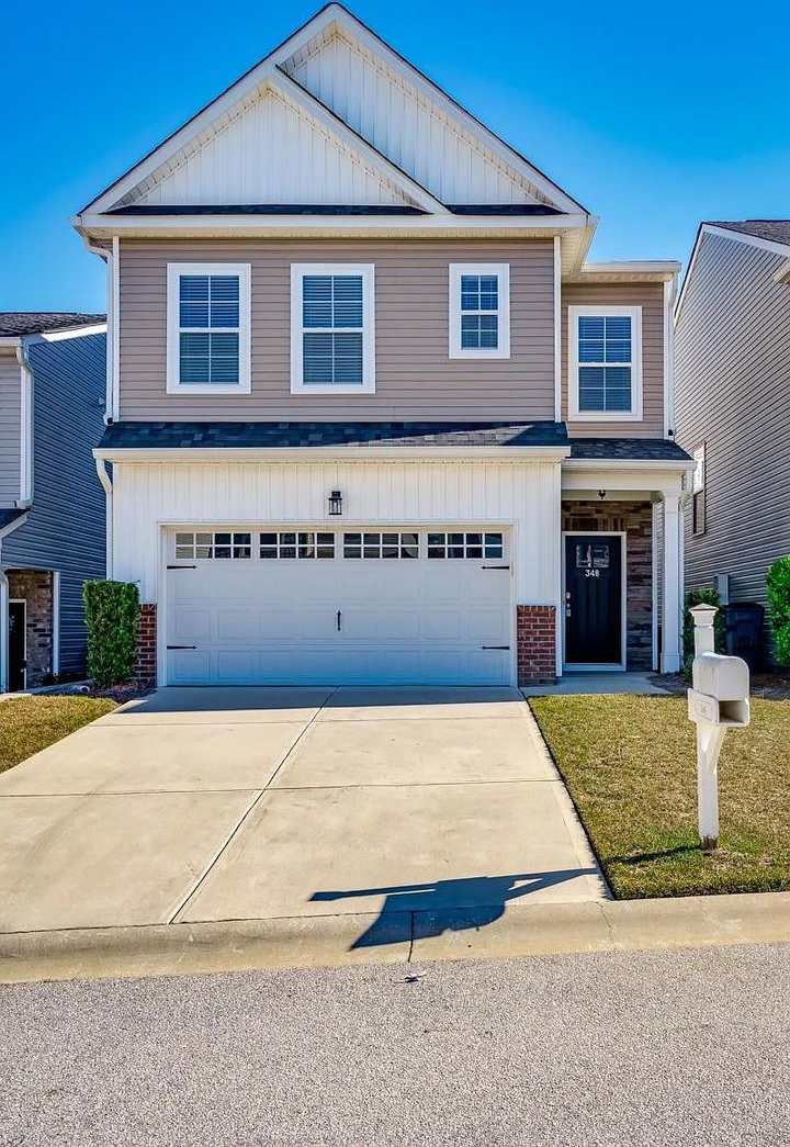 Like-new home located at the heart of the Town of Lexington