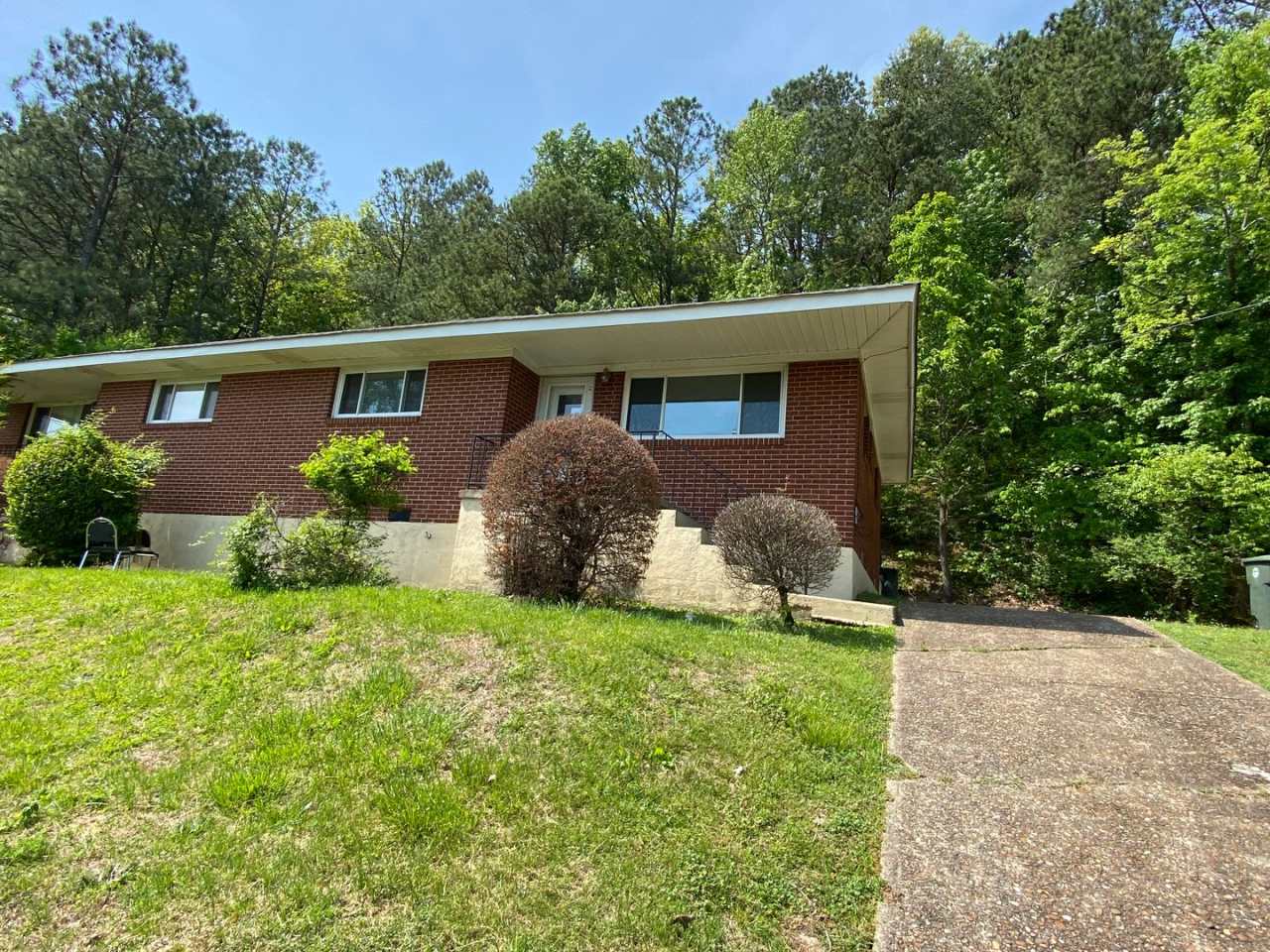 $500 Off First Month! Updated 2 Bedroom in Brainerd! New Flooring, Paint, and Windows!