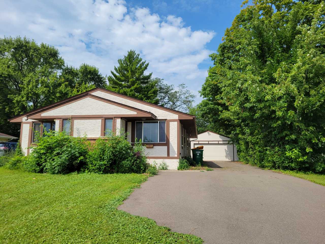 2719 Hampshire Ave N