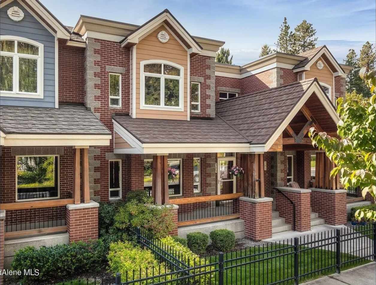 Executive Townhome - Walking distance to CDA Lake