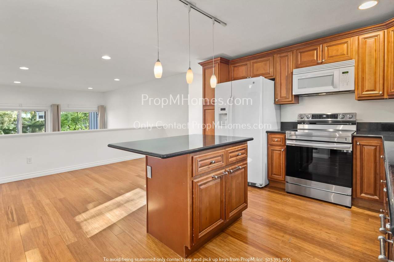 3 Bedroom Condo W/ Amenities In Highly Desired Mt. Park Community!