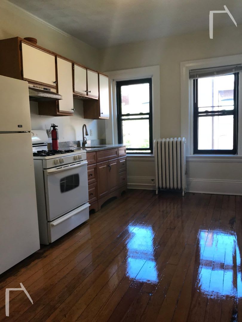 Nicely renovated 2 bed unit in Back Bay with all utilities included!