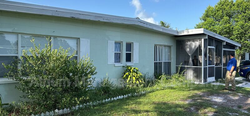 908 W Highland Drive