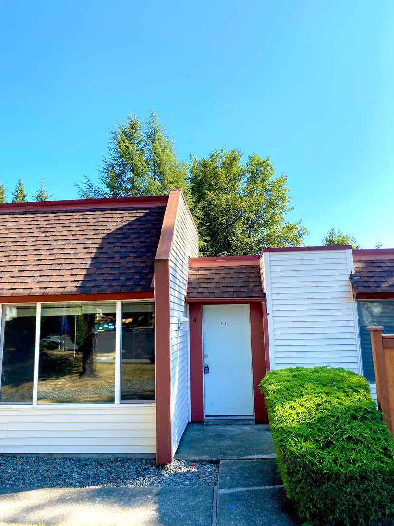 2 bedroom Condo apartment in Fairwood-Renton neighborhood, $1,750/month