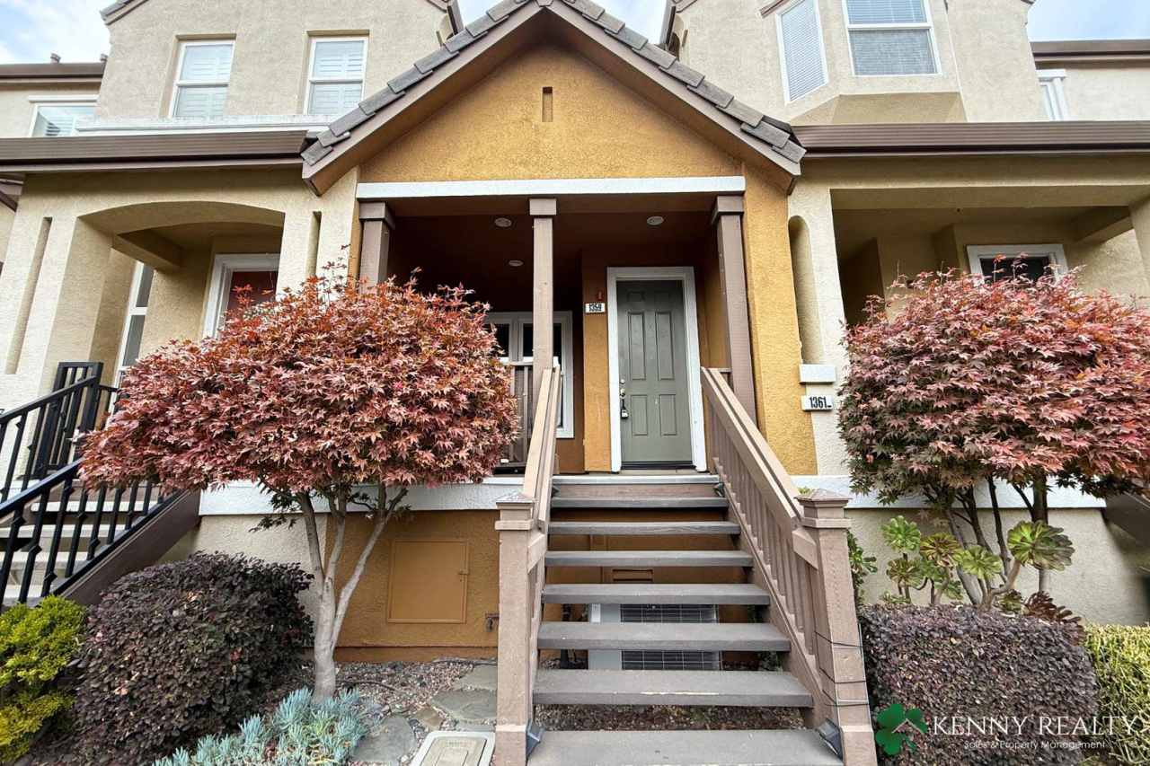 Townhome in the Peninsula's Most Walkable Neighborhood