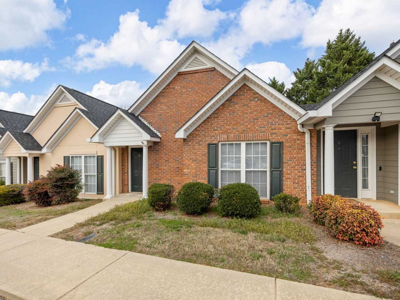 Newly Renovated 2BR, 2 BA Townhome in Greer SC