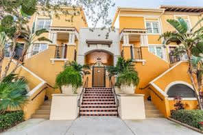 100 4th Ave S Apt 220