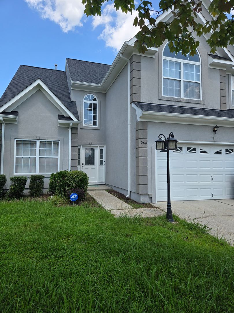 Spacious 3 BR single family home with garage in Virginia Beach