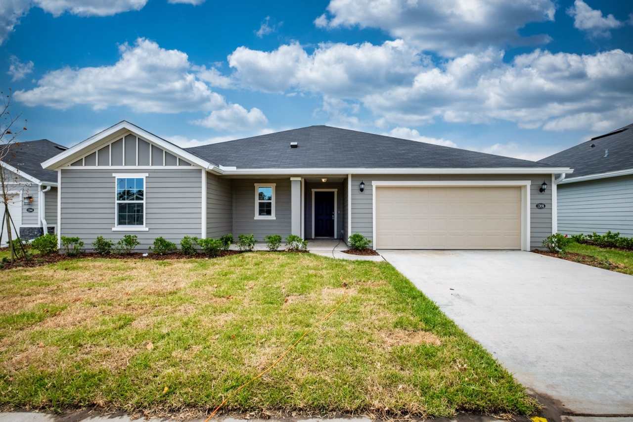 Spacious 4-Bedroom Home with Modern Kitchen  Backyard Retreat – $2,195/mo