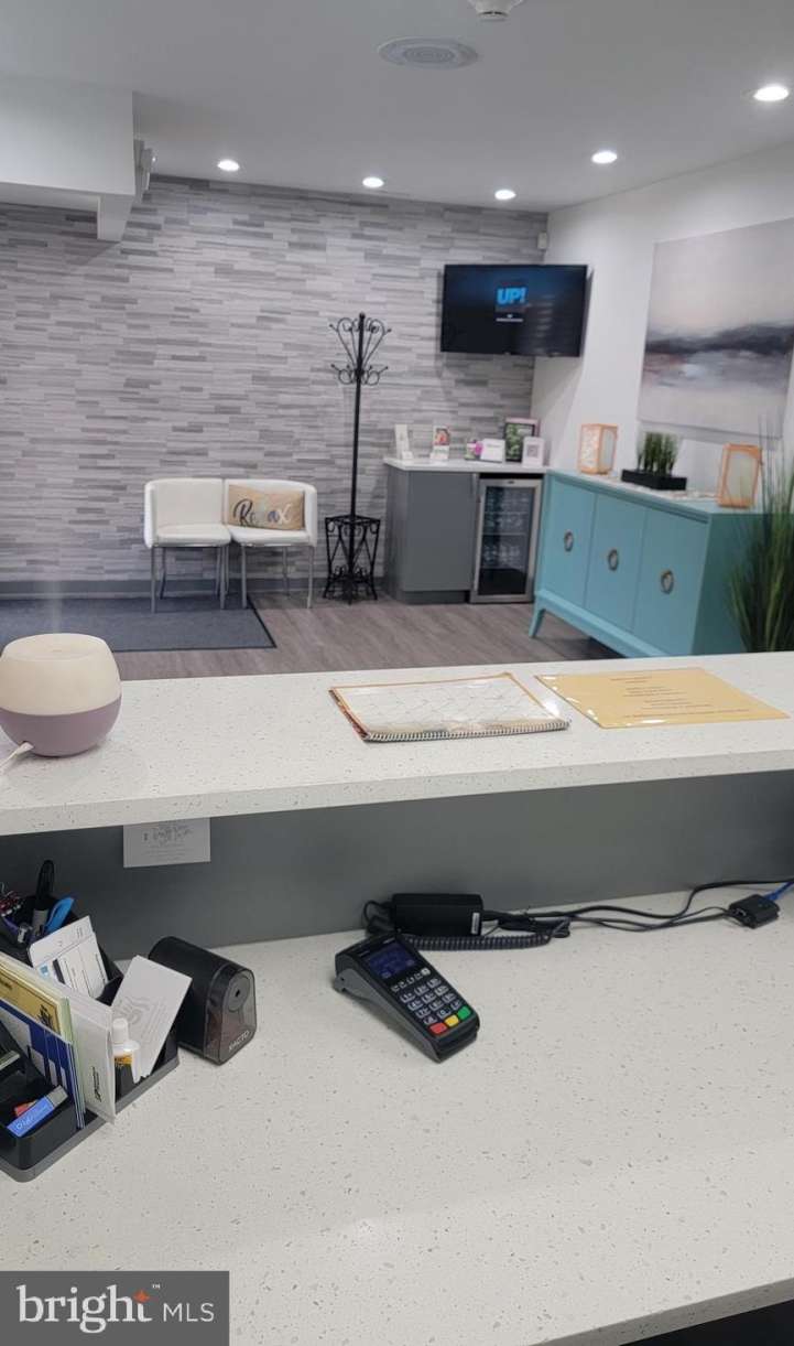 320 MIDDLETOWN Boulevard unit: 303