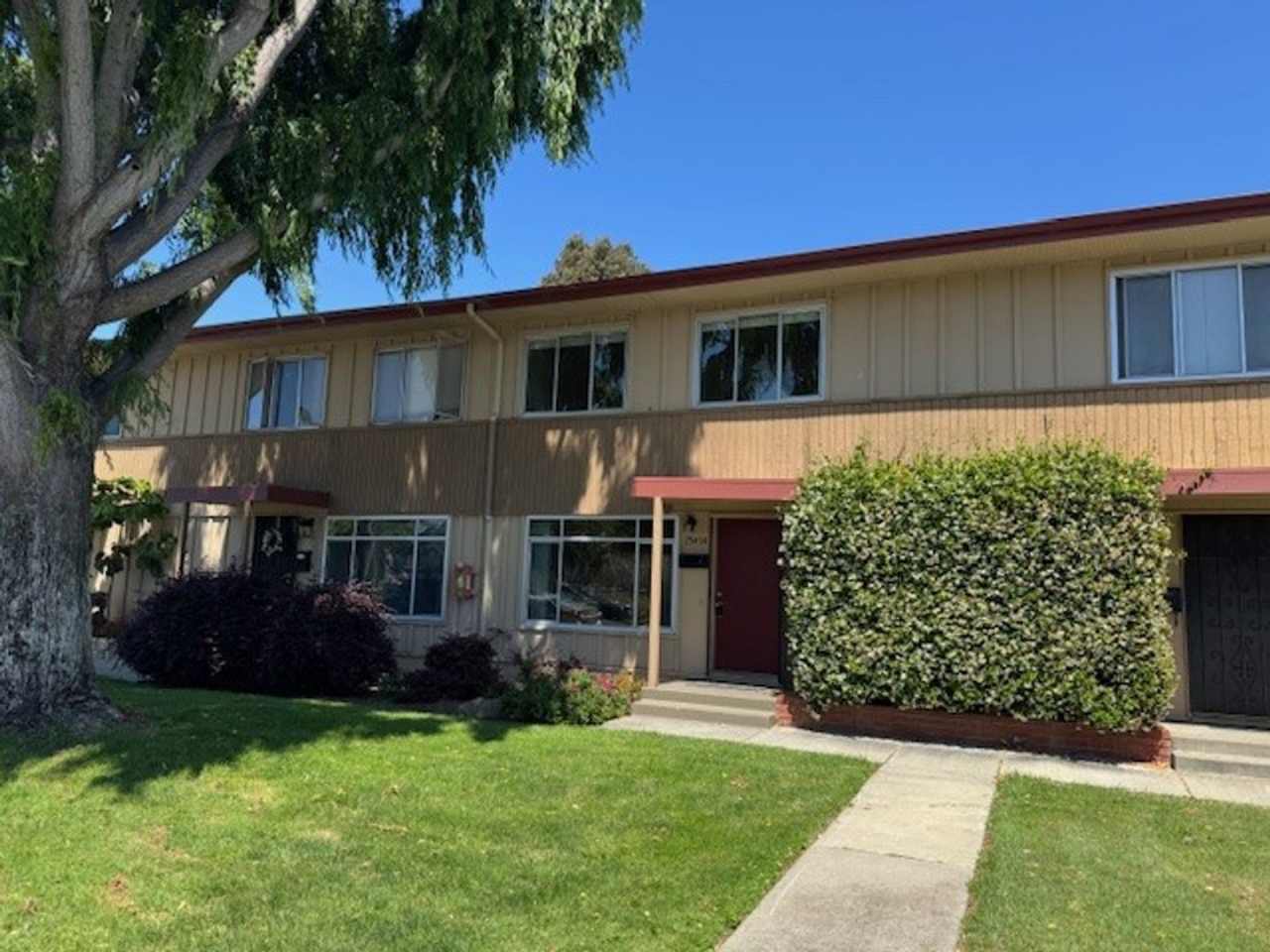 Located in Marina Gardens, great location!! Pet Friendly!!!!