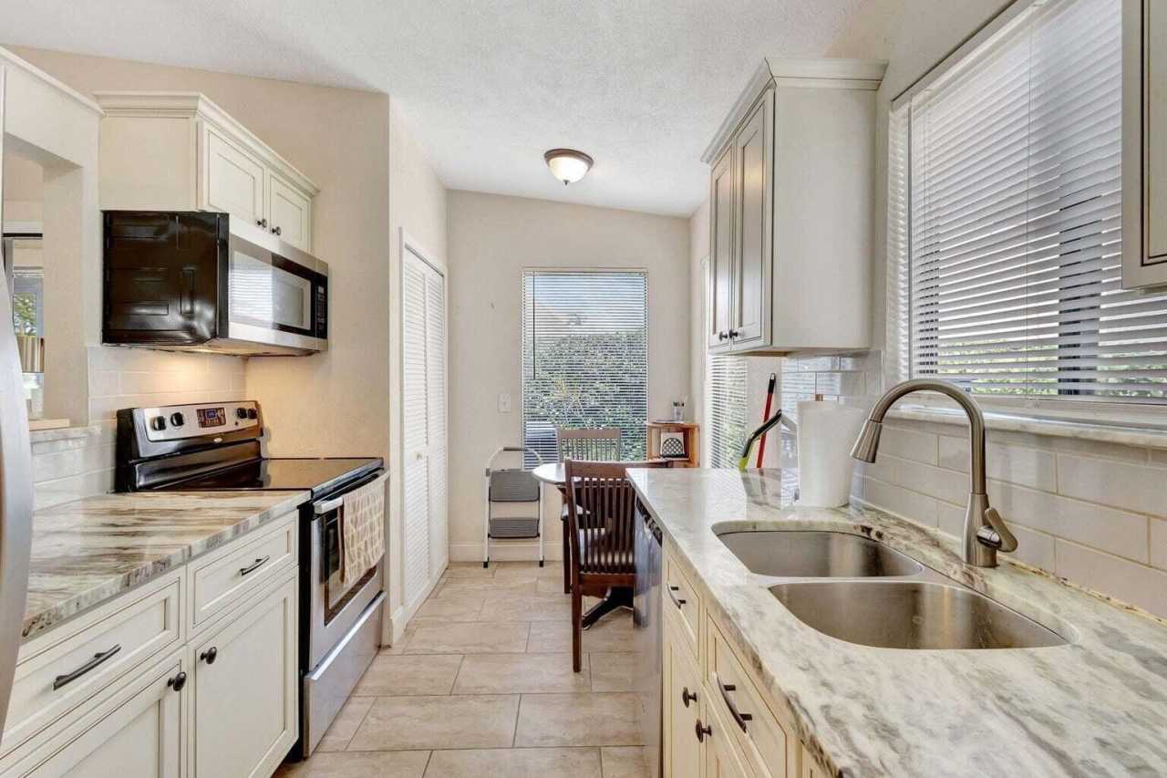 11901 Sturbridge Lane