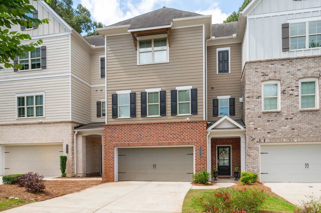 Stunning  Spacious Downtown Kennesaw Townhome 3 Bed 3.5 Bath w/2 Car Garage!
