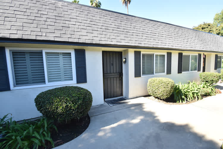 2 Bdrm/2 Bath Condo in Victoria Gardens Community Fullerton