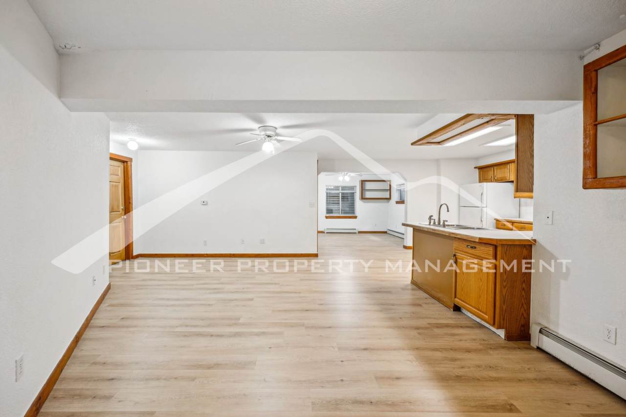 Spacious Basement Unit with Washer/Dryer and 2 Full Bathrooms