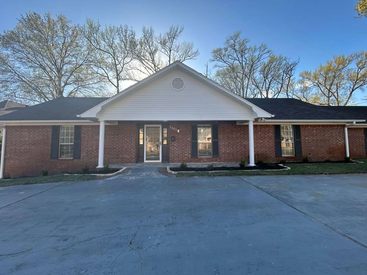 Available Now! Newly Remodeled 3/2/2 in a Great Location!