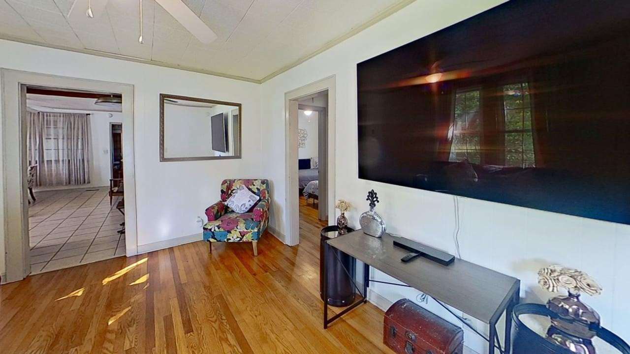 Renovated 3-Bedroom Home – Furnished or Unfurnished – Prime Location!